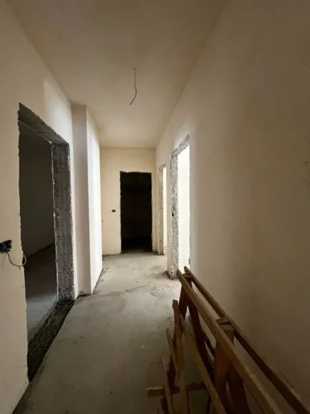 Tirane, shitet apartament 2+1+Ballkon Kati 4, 103 m² 113.000 € (Rruga Lidhja Prizerenit)