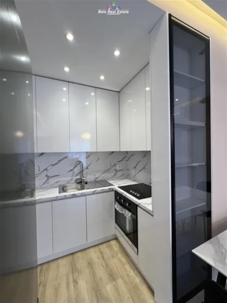 Tirane, jepet me qera apartament 1+1+Ballkon Kati 6, 70 m² 550 € (Don Bosko, Trio Tower Residence)