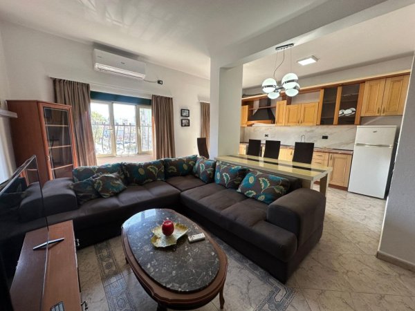 Tirane, jepet me qera apartament duplex 2+1 , 130 m² 600 € (Stadiumi Dinamo)