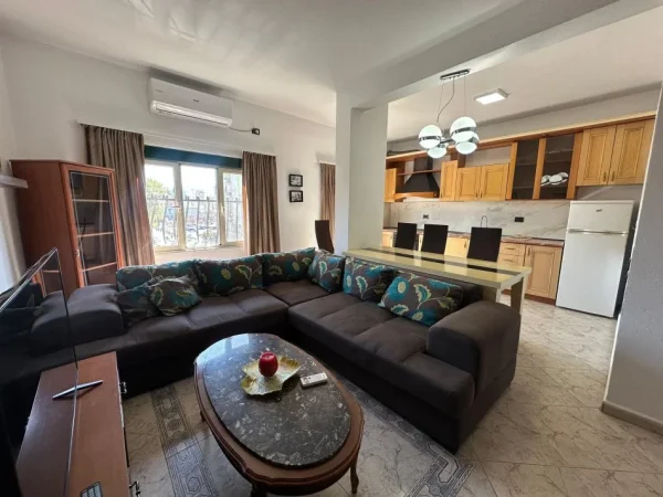 Tirane, jepet me qera apartament duplex 2+1 , 130 m² 600 € (Stadiumi Dinamo)