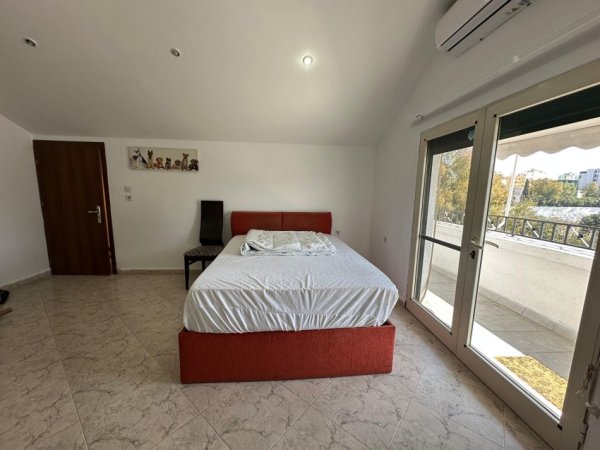 Tirane, jepet me qera apartament duplex 2+1 , 130 m² 600 € (Stadiumi Dinamo)