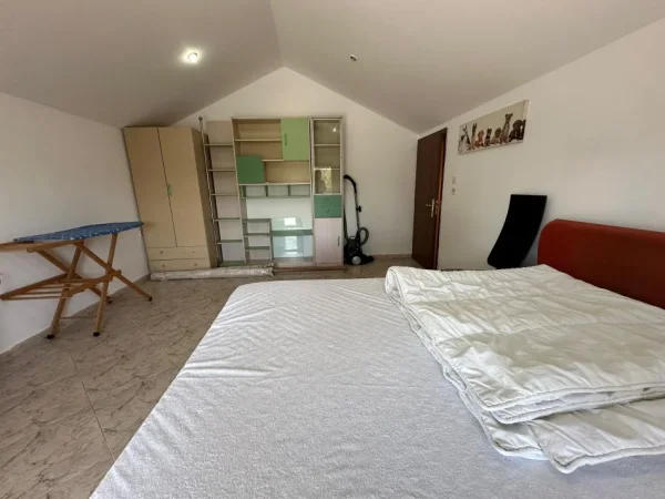 Tirane, jepet me qera apartament duplex 2+1 , 130 m² 600 € (Stadiumi Dinamo)