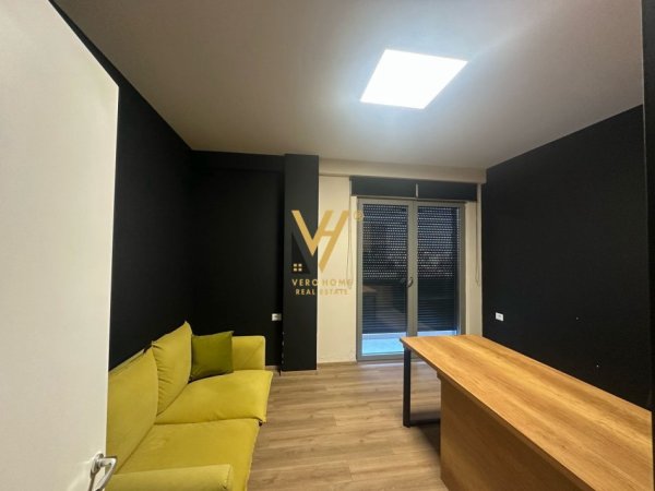 Tirane, jepet me qera zyre Kati 7, 150 m² 2.500 € (RRUGA E DURRESIT)