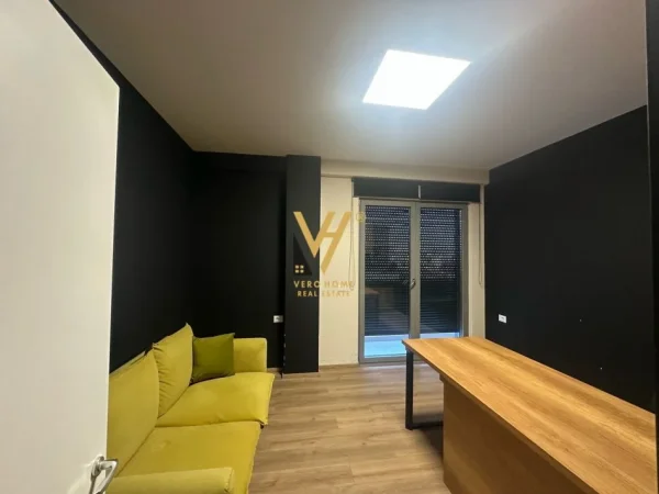 Tirane, jepet me qera zyre Kati 7, 150 m² 2.500 € (RRUGA E DURRESIT)