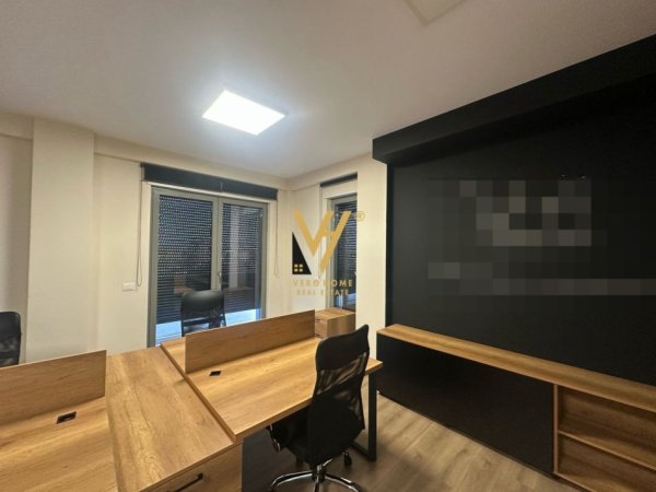 Tirane, jepet me qera zyre Kati 7, 150 m² 2.500 € (RRUGA E DURRESIT)