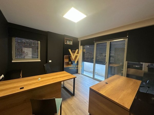Tirane, jepet me qera zyre Kati 7, 150 m² 2.500 € (RRUGA E DURRESIT)