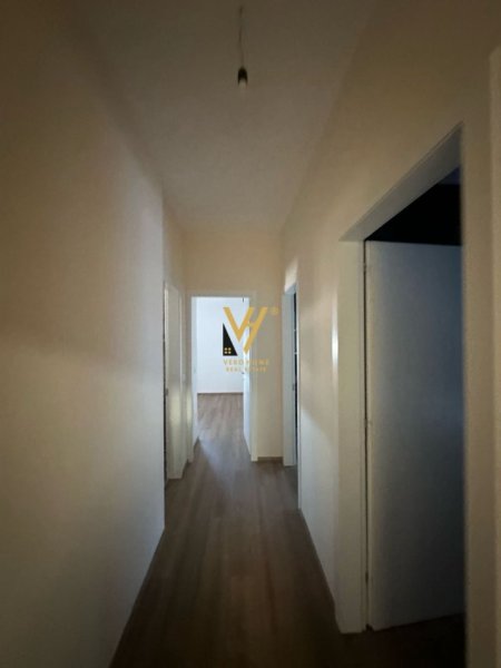 Tirane, jepet me qera zyre Kati 7, 150 m² 2.500 € (RRUGA E DURRESIT)