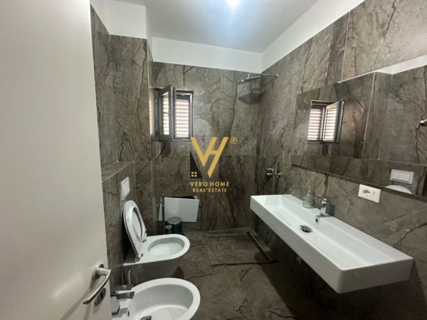 Tirane, jepet me qera zyre Kati 7, 150 m² 2.500 € (RRUGA E DURRESIT)