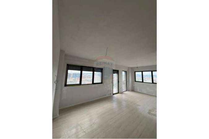 Tirane, jepet me qera ambjent biznesi , 100 m² 500 € (Sadik Petrela)