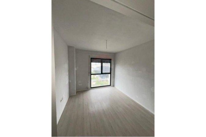 Tirane, jepet me qera ambjent biznesi , 100 m² 500 € (Sadik Petrela)