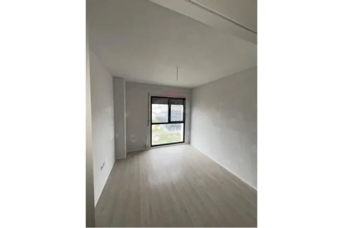 Tirane, jepet me qera ambjent biznesi , 100 m² 500 € (Sadik Petrela)