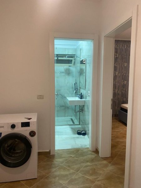 Tirane, jepet me qera apartament 1+1+Aneks+Ballkon Kati 4, 75 m² 500 € (brryli)