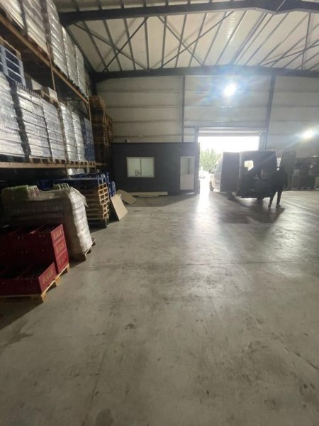 Tirane, jepet me qera magazine Kati 0, 400 m² 1.600 € (Valias)