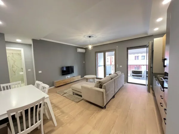 Tirane, jepet me qera apartament 1+1+Ballkon Kati 6, 70 m² 800 € (Rruga kavajes)