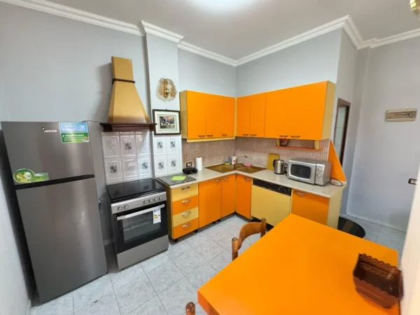 Tirane, jepet me qera apartament 2+1 Kati 2, 100 m² 600 € (Rruga e durrsit)