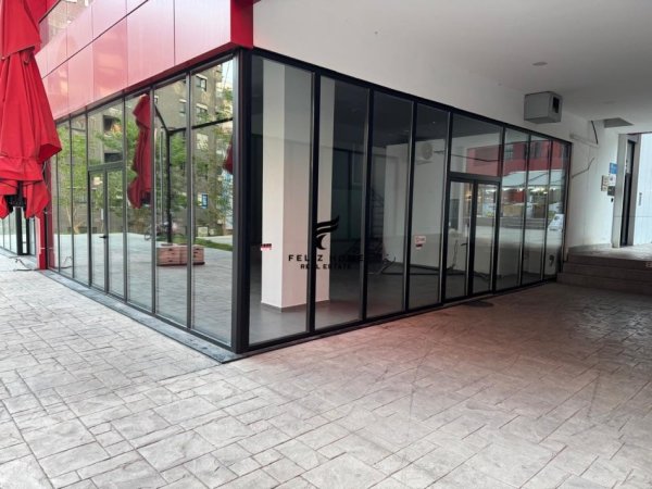 Tirane, jepet me qera dyqan Kati 0, 85 m² 1.700 € (FARMACIA 10)