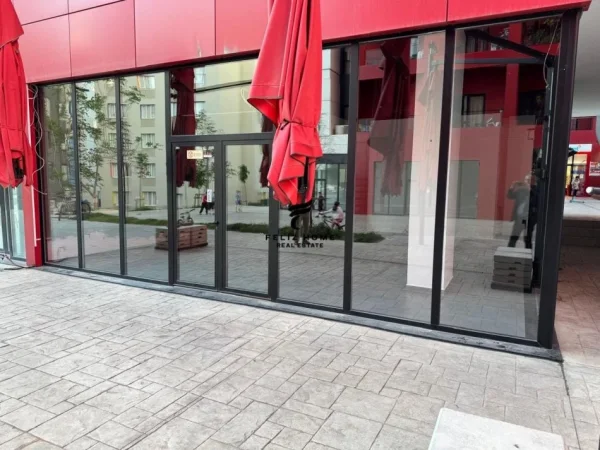 Tirane, jepet me qera dyqan Kati 0, 85 m² 1.700 € (FARMACIA 10)