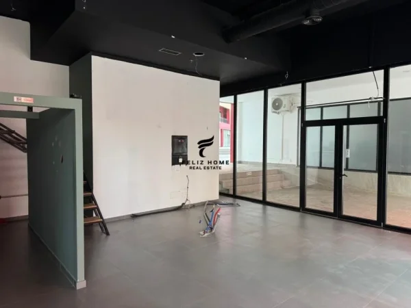 Tirane, jepet me qera dyqan Kati 0, 85 m² 1.700 € (FARMACIA 10)