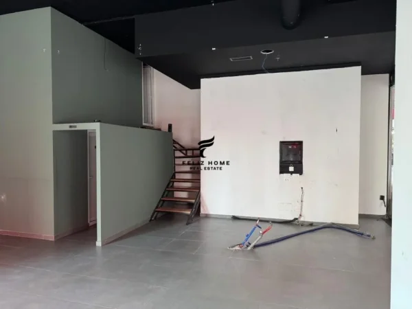 Tirane, jepet me qera dyqan Kati 0, 85 m² 1.700 € (FARMACIA 10)