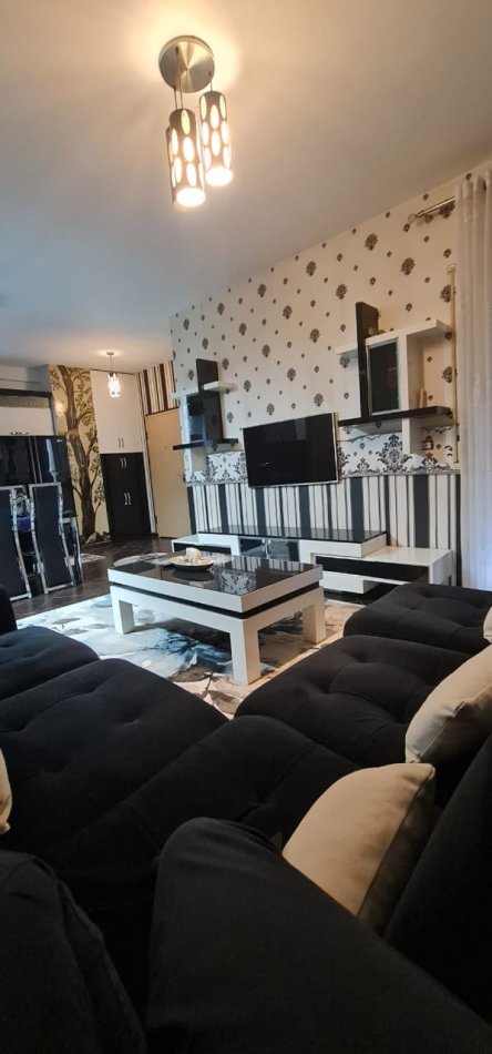 Tirane, jepet me qera apartament 3+1+Ballkon Kati 2, 115 m² 750 € (Bulevardi i Ri)