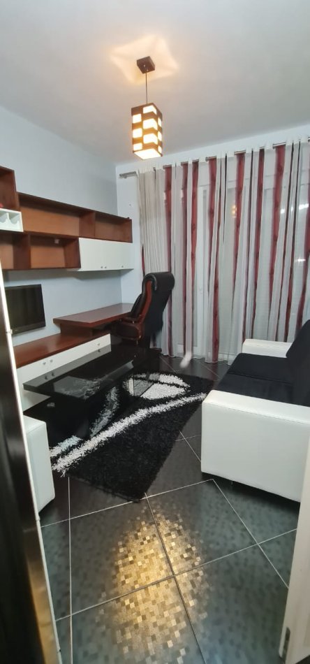 Tirane, jepet me qera apartament 3+1+Ballkon Kati 2, 115 m² 750 € (Bulevardi i Ri)