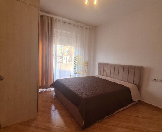 Tirane, jepet me qera apartament 1+1+Ballkon Kati 3, 80 m² 430 € (Rruga Kongresi i Manastirit)