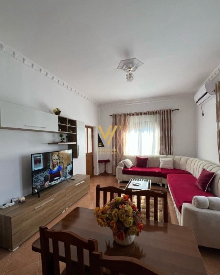 Tirane, jepet me qera apartament 2+1+Ballkon Kati 2, 90 m² 450 € (SIRI KODRA)