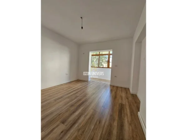 Tirane, shitet apartament 1+1 Kati 5, 42 m² 98.000 € (Mozaiku i Tiranës –pranë Zogut të Zi)