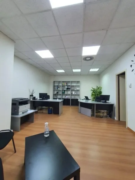 Tirane, shitet dyqan Kati 0, 45 m² 185.000 € (TOPTANI)
