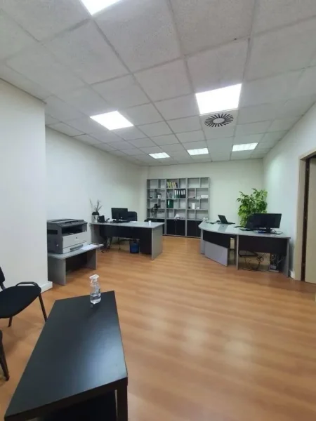 Tirane, shitet dyqan Kati 0, 45 m² 185.000 € (TOPTANI)