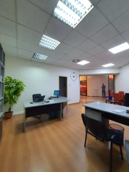 Tirane, shitet dyqan Kati 0, 45 m² 185.000 € (TOPTANI)