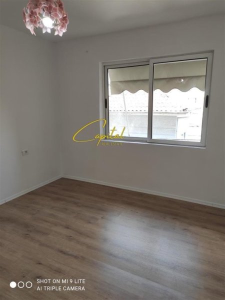 Tirane, shitet apartament 1+1 Kati 4, 65 m² 90.000 € (SHKOLLA E BASHKUAR)