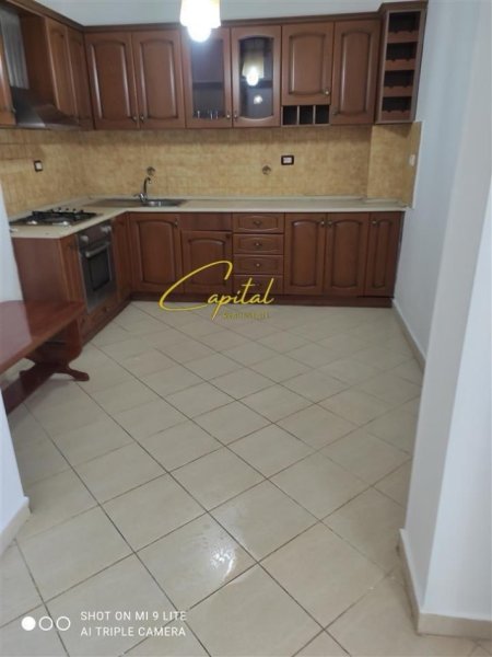 Tirane, shitet apartament 1+1 Kati 4, 65 m² 90.000 € (SHKOLLA E BASHKUAR)