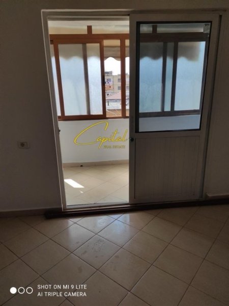 Tirane, shitet apartament 1+1 Kati 4, 65 m² 90.000 € (SHKOLLA E BASHKUAR)