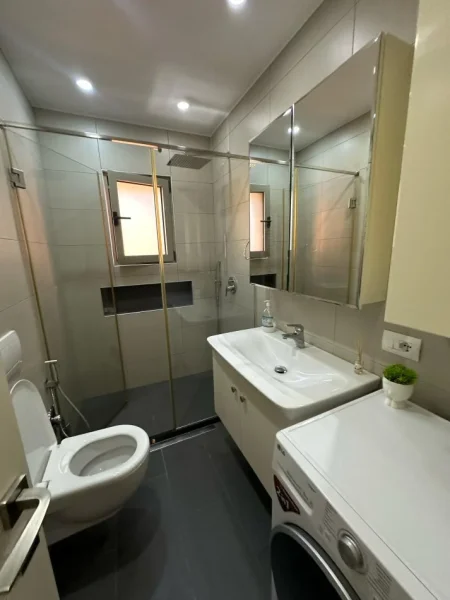 Tirane, jepet me qera apartament Kati 4, 74 m² 650 € (Bllok)