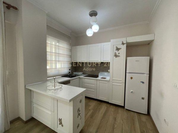 Tirane, jepet me qera apartament 2+1+Ballkon Kati 3, 110 m² 650 € (ADORE113037)