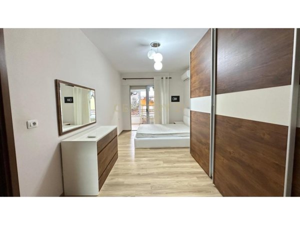 Tirane, jepet me qera apartament 2+1+Ballkon Kati 3, 110 m² 650 € (ADORE113037)