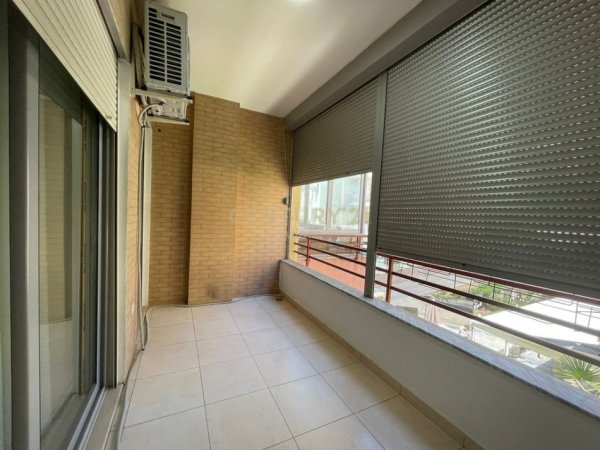Tirane, jepet me qera apartament 2+1+Ballkon Kati 3, 110 m² 650 € (ADORE113037)