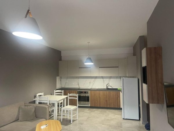 Tirane, jepet me qera apartament 2+1+Ballkon Kati 6, 100 m² 550 € (bond113602)