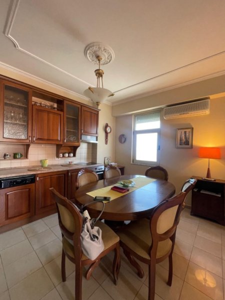 Tirane, jepet me qera apartament 2+1+Ballkon Kati 7, 800 € (Bllok)