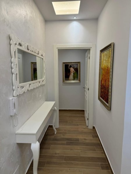 Tirane, jepet me qera apartament 2+1 Kati 4, 600 € (Kompleksi Golden Park, prane Amerikan 3)