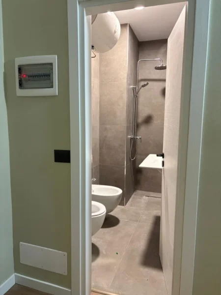 Tirane, jepet me qera zyre Kati 11, 50 m² (Bllok)