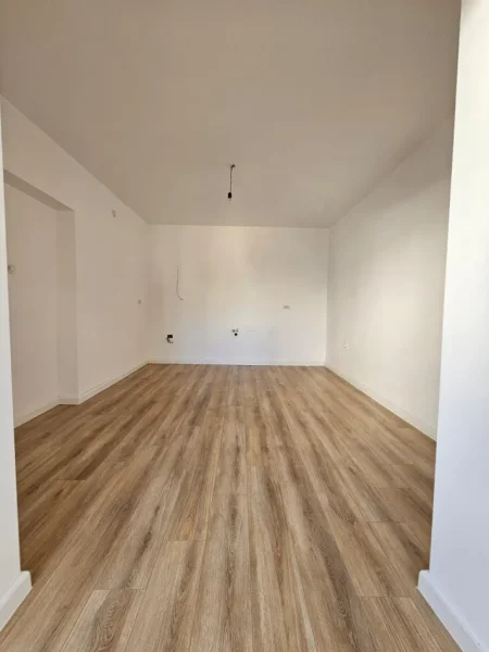 Tirane, shitet apartament 1+1 , (Mozaiku i Tiranes)