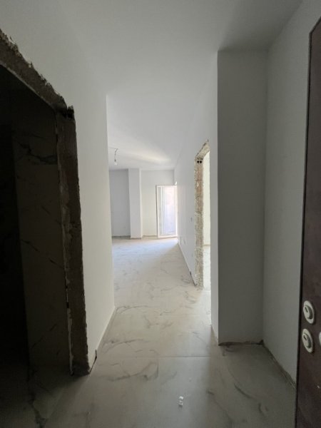 Tirane, shitet apartament 1+1+Ballkon , 75 m² 