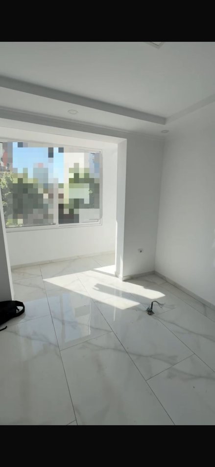 Tirane, jepet me qera zyre Kati 2, 50 m² 1.100 € (rruga e dibres)