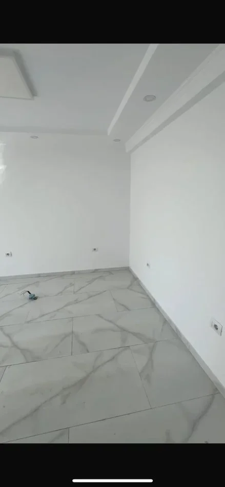 Tirane, jepet me qera zyre Kati 2, 50 m² 1.100 € (rruga e dibres)