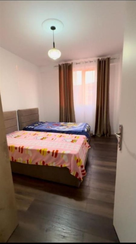 Tirane, jepet me qera apartament 2+1 Kati 4, 87 m² 450 € (kompleksi tom doshi)