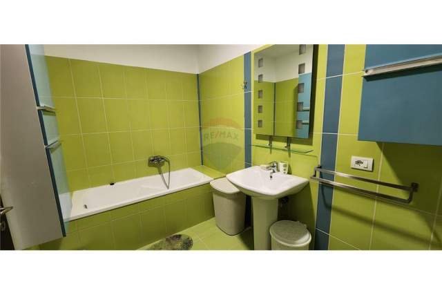 Tirane, jepet me qera apartament 90 m² 500 Euro (komuna e parisit)