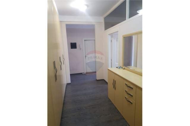 Tirane, jepet me qera apartament 1+1 Kati 6, 70 m² 450 Euro (Faik Konica)