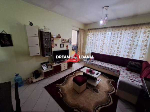 Tirane, shitet apartament 2+1+BLK Kati 8, 79 m² 95.000 Euro (Yzberisht)